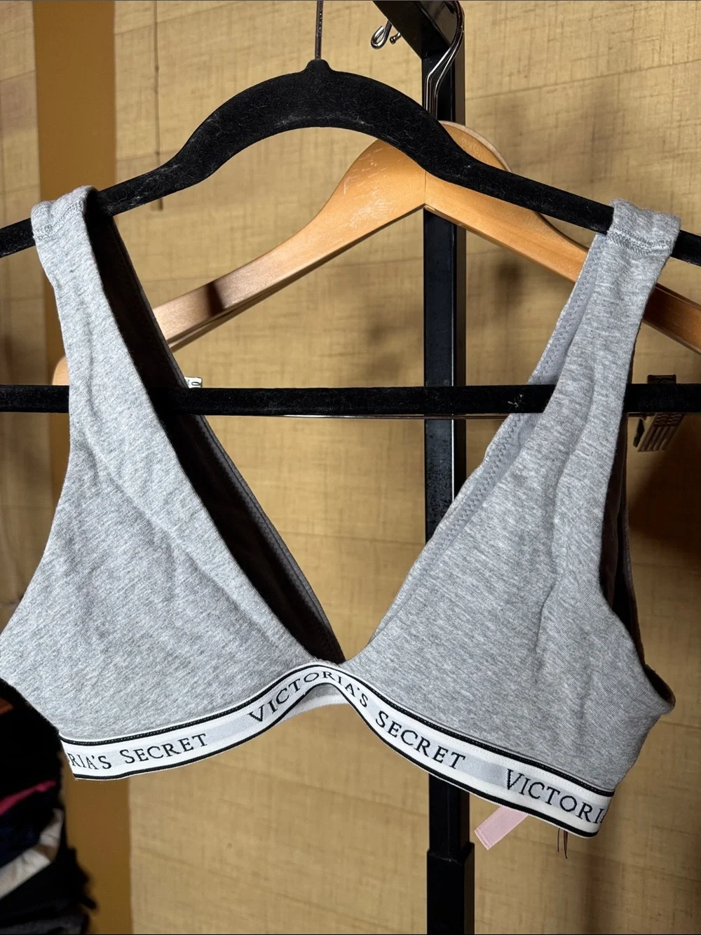 NWOT Victoria’s Secret Wireless Cotton Plunge Bralette Gray Logo Band Small